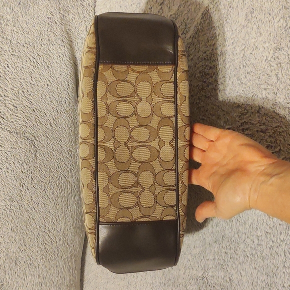 COACH Outline Signature Hobo EUC!! [FINAL PRICE] - Picture 5 of 13